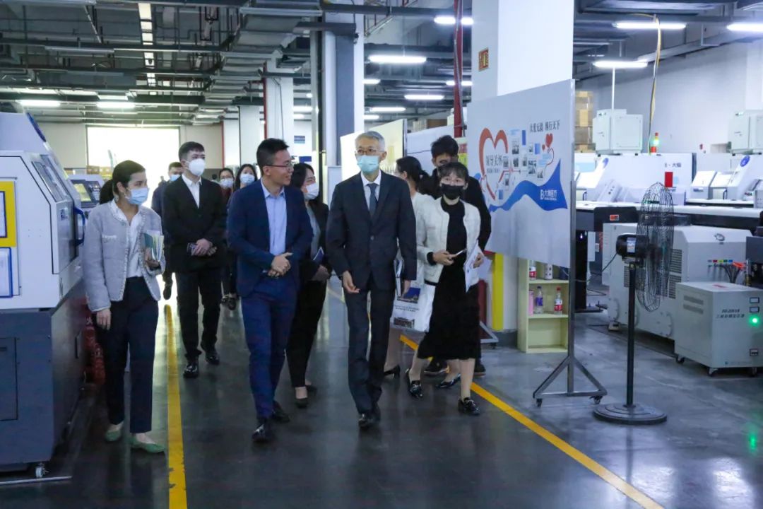 O Cônsul Geral da Tailândia em Xiamen e sua delegação visitaram a Double Medical para pesquisa.
